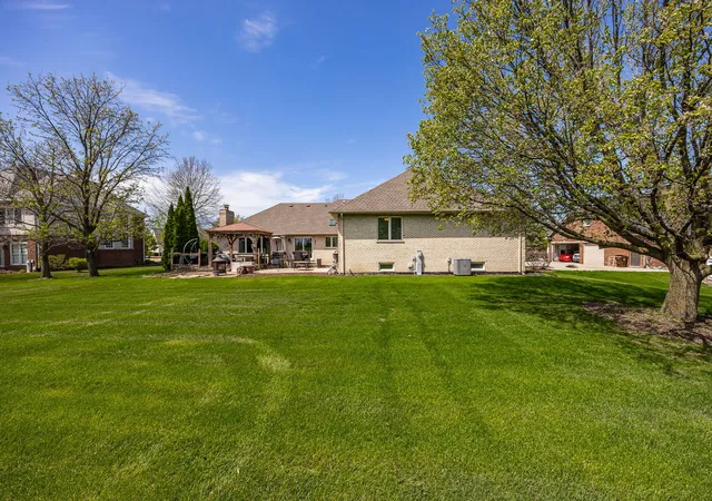 Homes for sale in Lemont, IL | 13201 Meadow Hill Ln, Lemont, IL 60439 | MLS# 12652382