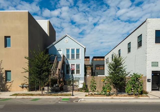 4th image of 2054 W Grand Ave, Chicago, IL 60612 | MLS# 12652644