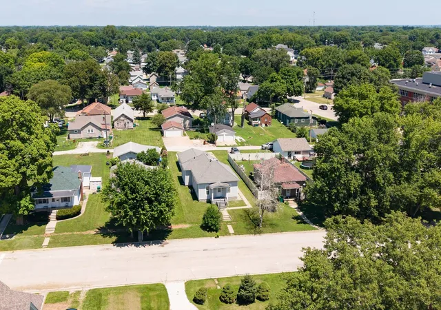 Homes for sale in Streator, IL | 308 W Lincoln Ave, Streator, IL 61364 | MLS# 12652673