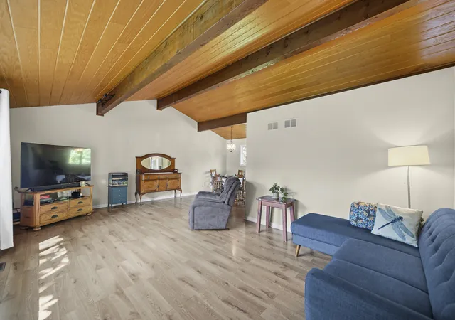 2nd image of 34 Londonderry Ln, Lincolnshire, IL 60069 | MLS# 12652674