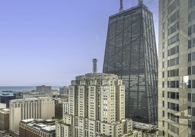 2nd image of 950 N Michigan Ave, Chicago, IL 60611
