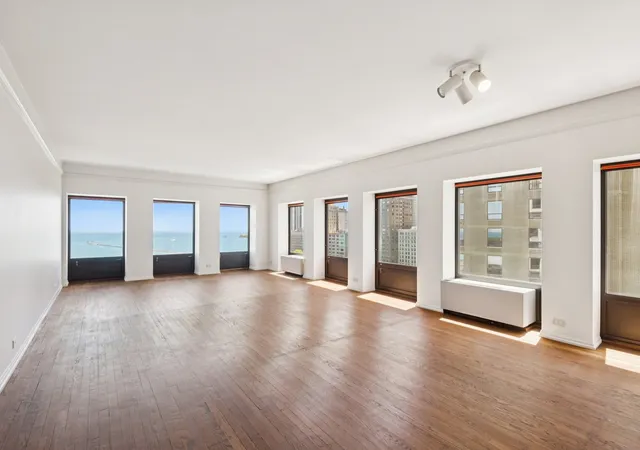 3rd image of 1100 N Lake Shore Dr N, Chicago, IL 60611
