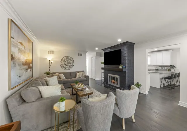4th image of 648 S Main St, Naperville, IL 60540 | MLS# 12652829