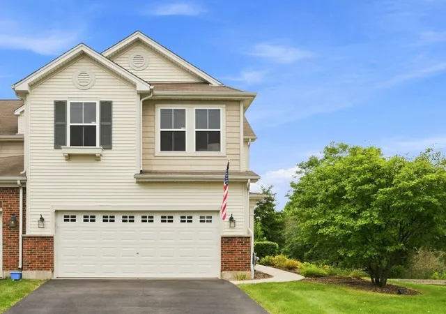 Townhouse for sale at 1493 Yosemite Cir, Crystal Lake, IL 60014 | MLS# 12652861