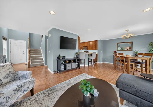Photo 3 of Townhouse for sale at 1493 Yosemite Cir, Crystal Lake, IL 60014 | MLS# 12652861 | Listing updated on 2026-09-12