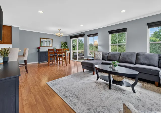 Photo 4 of Townhouse for sale at 1493 Yosemite Cir, Crystal Lake, IL 60014 | MLS# 12652861 | Listing updated on 2026-09-12