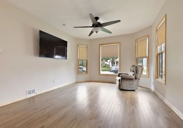5th image of 218 N London Ave, Rockford, IL 61107 | MLS# 12652984