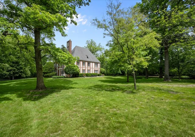 4th image of 220 Shadowood Ln, Northfield, IL 60093 | MLS# 12653088