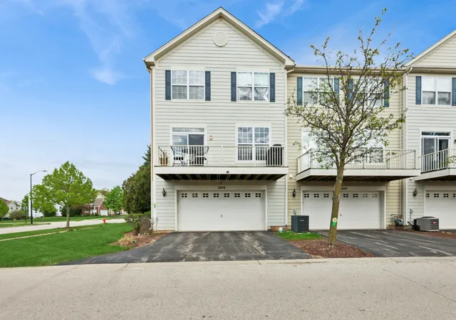 20th image of 1009 Alberta Rd, Elgin, IL 60124 | MLS# 12653257