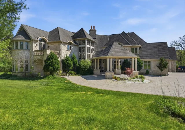 Photo 3 of Single family home for sale at 1201 Plum Tree Rd, Barrington, IL 60010 | MLS# 12653297 | Listing updated on 2026-10-29
