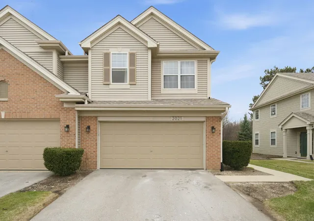 2nd image of 2021 Cypress Ct, Glendale Heights, IL 60139 | MLS# 12653456