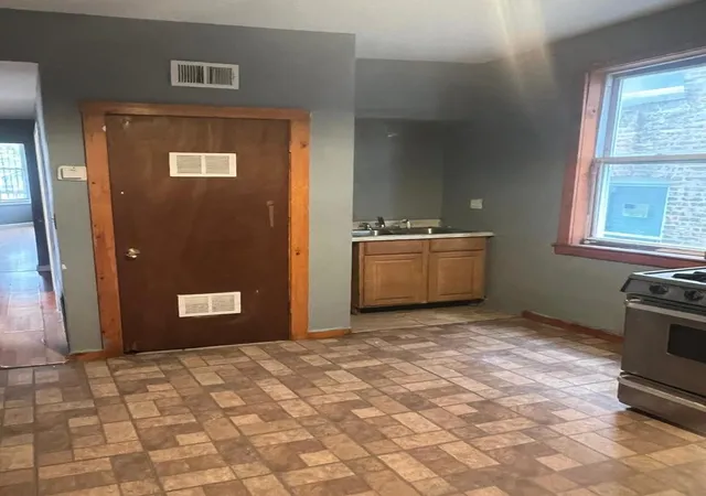 Listing Photo 5 - Condo for sale in building located at 5338 S Wood St, Chicago, IL 60609