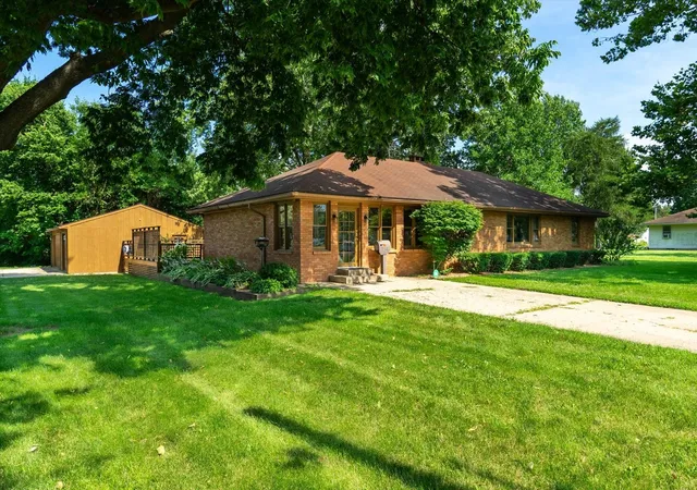 1st image of 1048 Warren St, Henry, IL 61537 | MLS# 12653639
