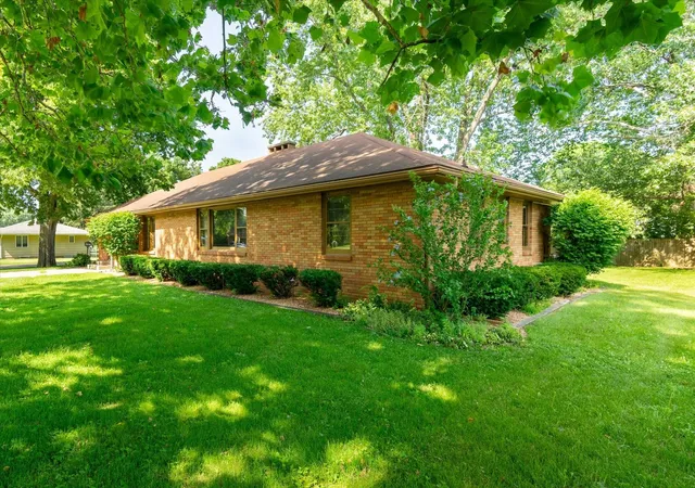 3rd image of 1048 Warren St, Henry, IL 61537 | MLS# 12653639
