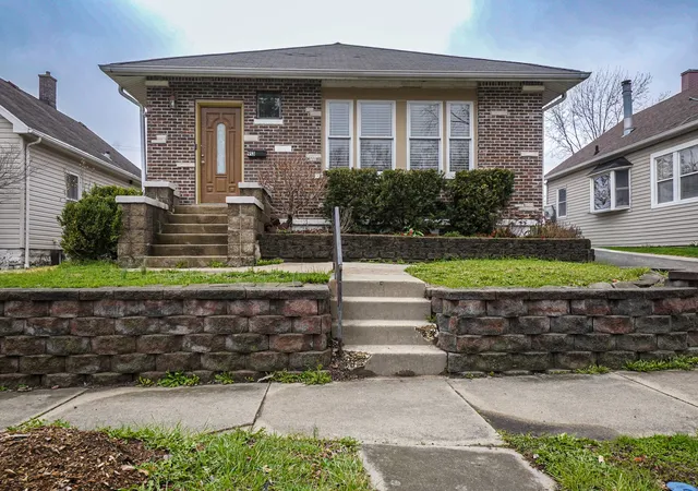 1st image of 913 Oakland Ave, Joliet, IL 60435 | MLS# 12653662
