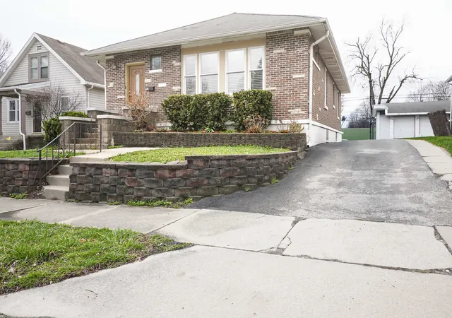 2nd image of 913 Oakland Ave, Joliet, IL 60435 | MLS# 12653662