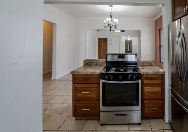 5th image of 913 Oakland Ave, Joliet, IL 60435 | MLS# 12653662