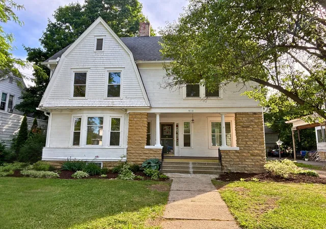 Photo 1 of Single family home for sale at 910 N State St, Belvidere, IL 61008 | MLS# 12653666 | Listing updated on 2026-09-22