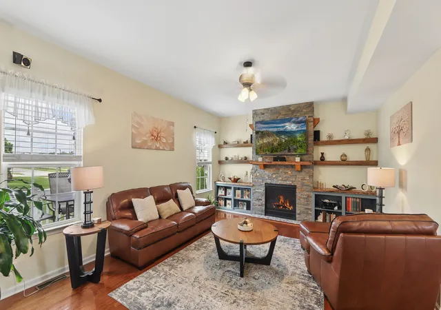5th image of 3811 Ivy Ln, Elgin, IL 60124 | MLS# 12653668