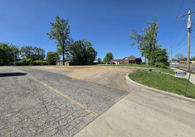2nd image of 2007 W Main St, Marion, IL 62959 | MLS# 12653706