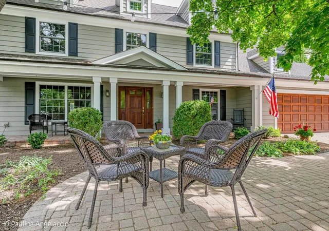 Homes for sale in Libertyville, IL | 714 Thomas Ct, Libertyville, IL 60048 | MLS# 12653822