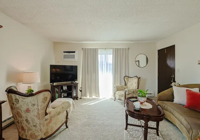 4th image of 230 Klein Creek Ct, Carol Stream, IL 60188