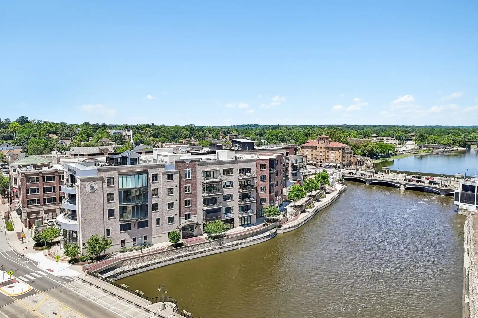 Listing Photo 1 - Condo for sale in 10 W Illinois St located at 10 W Illinois St, St. Charles, IL 60174 - Unit #4B