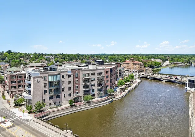Homes for sale in St. Charles, IL | 10 W Illinois St #4B, St. Charles, IL 60174 | MLS# 12653937