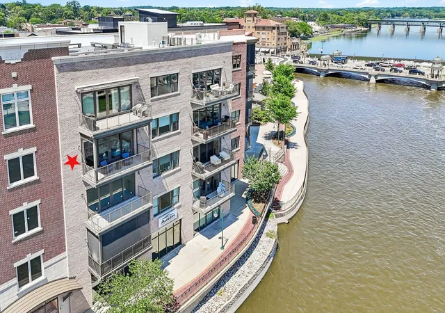 Homes for sale in St. Charles, IL | 10 W Illinois St #4B, St. Charles, IL 60174 | MLS# 12653937