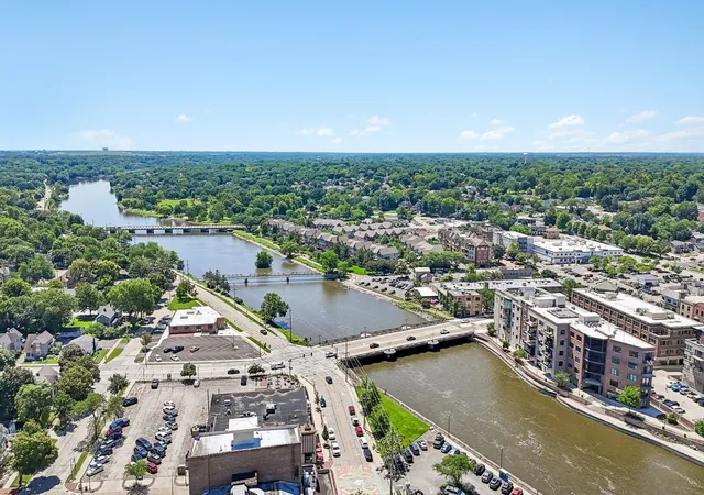 Homes for sale in St. Charles, IL | 10 W Illinois Street, St. Charles, IL 60174 | Houzeo