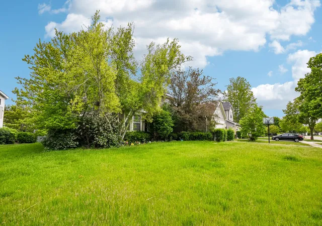 Photo 2 of Single family home for sale at 2421 Chambourd Dr, Buffalo Grove, IL 60089 | MLS# 12654076 | Listing updated on 2026-06-02