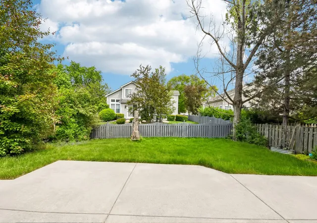 Photo 36 of Single family home for sale at 2421 Chambourd Dr, Buffalo Grove, IL 60089 | MLS# 12654076 | Listing updated on 2026-06-02