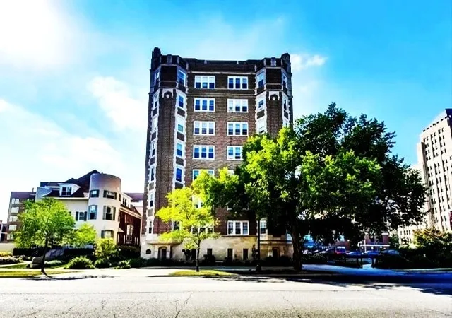 2nd image of 6334 N Sheridan Rd #3E, Chicago, IL 60660 | MLS# 12654166