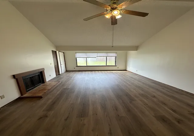 Listing Photo 4 - Condo for sale in building located at 910 Pomona Dr, Champaign, IL 61822 - Unit #910