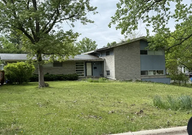 Homes for sale in Highland Park, IL | 1958 Castlewood Rd, Highland Park, IL 60035 | MLS# 12654396