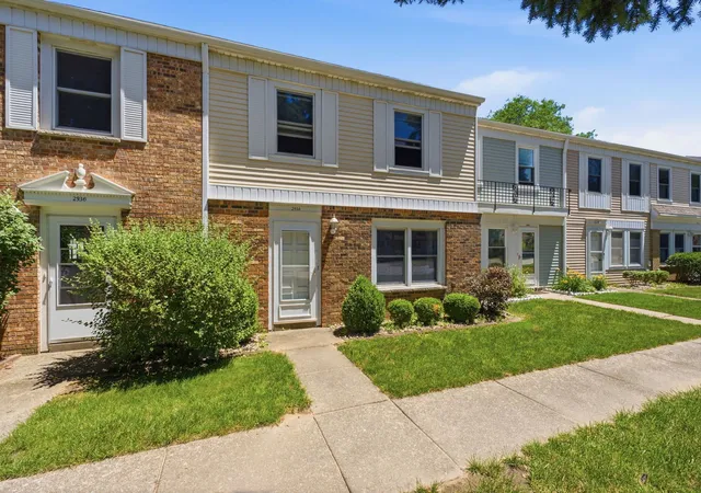 Homes for sale in East Moline, IL | 2938 Archer Dr #14, East Moline, IL 61244 | MLS# 12654481