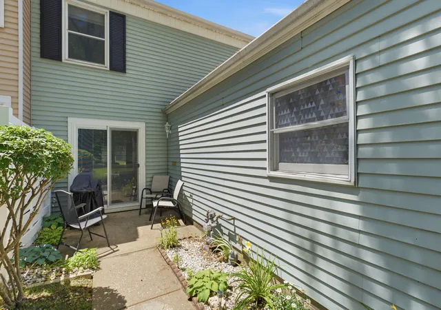 Homes for sale in East Moline, IL | 2938 Archer Drive, East Moline, IL 61244 | Houzeo