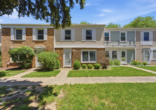 Homes for sale in East Moline, IL | 2938 Archer Dr #14, East Moline, IL 61244 | MLS# 12654481
