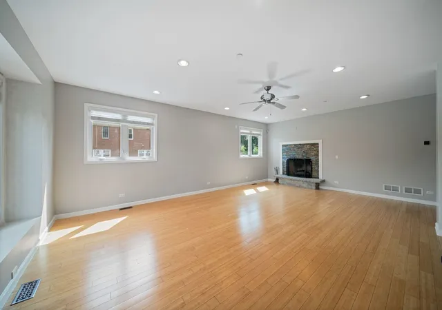 Photo 4 of Single family home for sale at 701 Oakton St, Park Ridge, IL 60068 | MLS# 12654612 | Listing updated on 2026-10-09