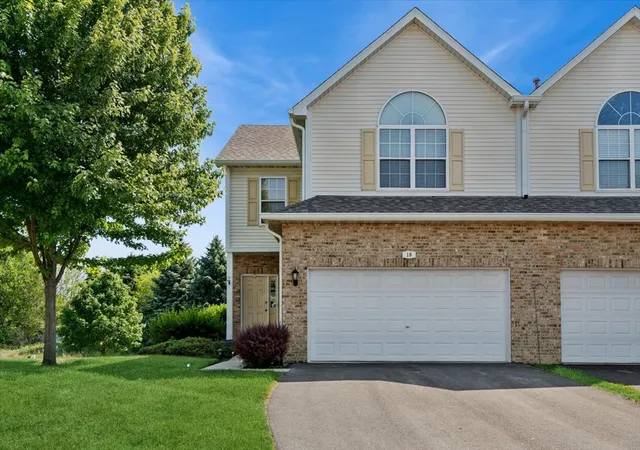 Homes for sale in Bolingbrook, IL | 19 Lily Ct #19, Bolingbrook, IL 60440 | MLS# 12654772