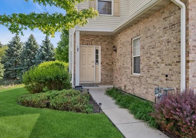 Homes for sale in Bolingbrook, IL | 19 Lily Ct #19, Bolingbrook, IL 60440 | MLS# 12654772