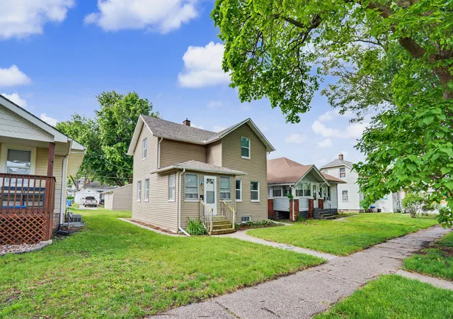 Photo 2 of Single family home for sale at 236 15th Avenue, East Moline, IL 61244 | MLS# 12654904 | Listing updated on 2026-08-13