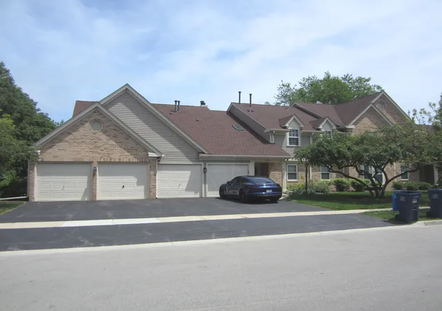 Homes for sale in Schaumburg, IL | 2862 Meadow Ln #x1, Schaumburg, IL 60193 | MLS# 12654925