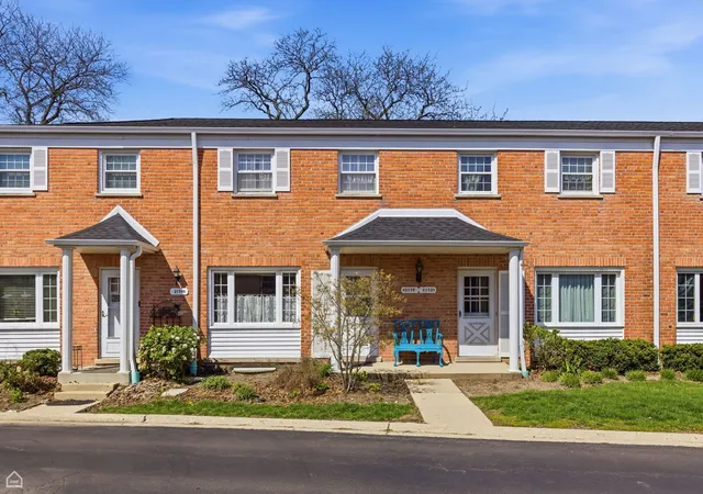 Homes for sale in Glenview, IL | 2154 Rugen Rd #A, Glenview, IL 60026 | MLS# 12655008