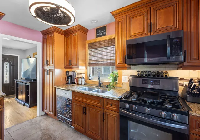 4th image of 218 N Marion Ave, Bartlett, IL 60103 | MLS# 12655041