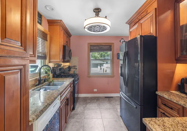 5th image of 218 N Marion Ave, Bartlett, IL 60103 | MLS# 12655041