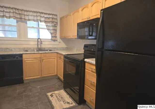 3rd image of 210 Main, Carthage, IL 62321 | MLS# 12655149