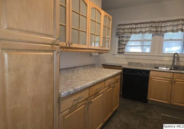4th image of 210 Main, Carthage, IL 62321 | MLS# 12655149