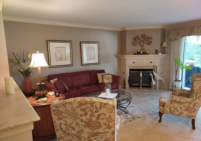 Listing Photo 3 - Condo for sale in building located at 347-d Hickory Ln, Lake Barrington, IL 60010 - Unit #C-445