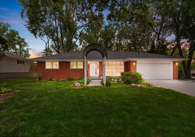 Homes for sale in Palatine, IL | 1010 W Elm St, Palatine, IL 60067 | MLS# 12655196